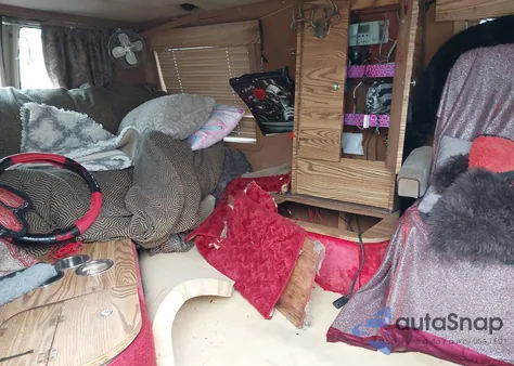 1983 Dodge Ram Van B250 z USA, uszkodzony, nr VIN 2B6HB23T8DK370393